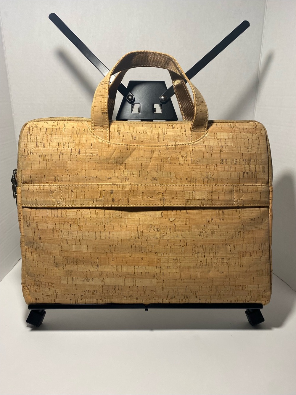 Women’s Cork Bag Leaf Pattern laser-cut Computer/iPad Natural Like New - Picture 2 of 10